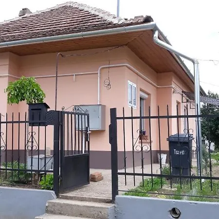 Napvirag Apartman Holiday home *